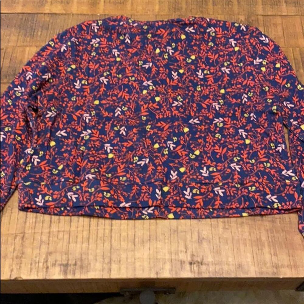 Finders Sweater - Picture 4 of 5